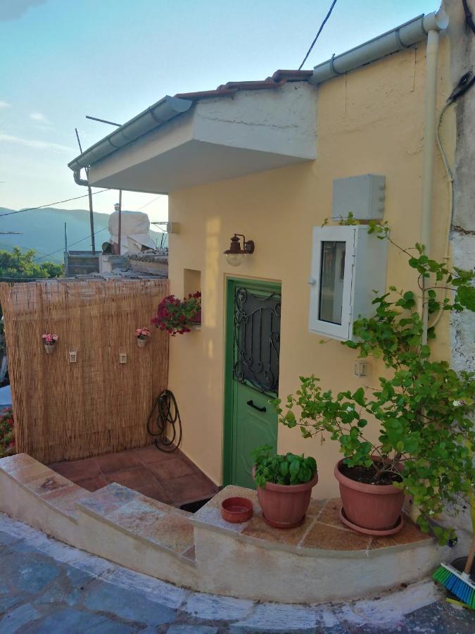 Ilianas Place Ágios Matthaíos Eksteriør bilde